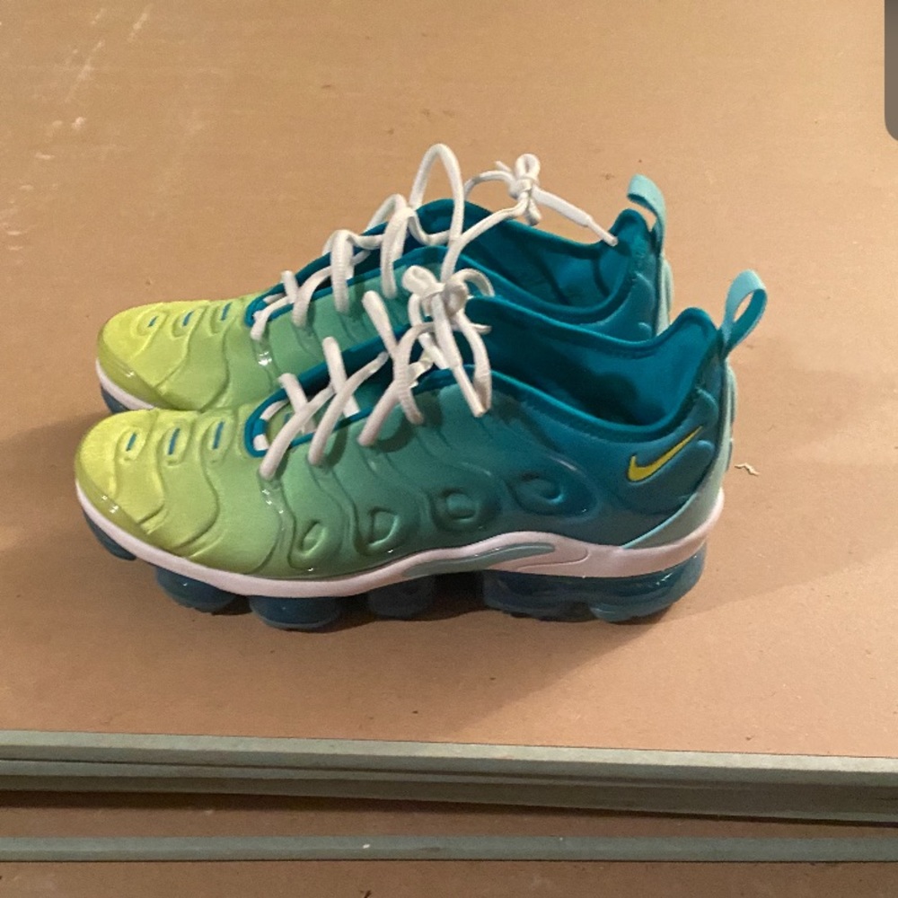 Vapor maxes